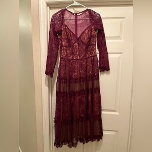 Tadashi Shoji Midi dress. Chiffon & Lace